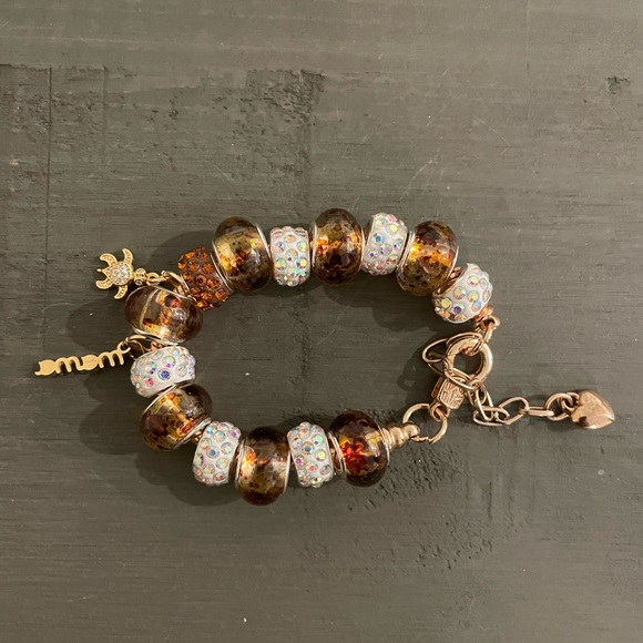 Custome made bracelets, keychains and other items handmade like these - Picture 11 of 13